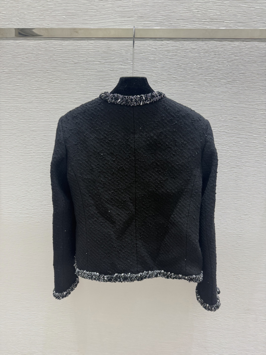 🆕CH家🆕  早秋新款 纯色简约圆领长袖开衫 颜色：黑色 尺码：36.38.40