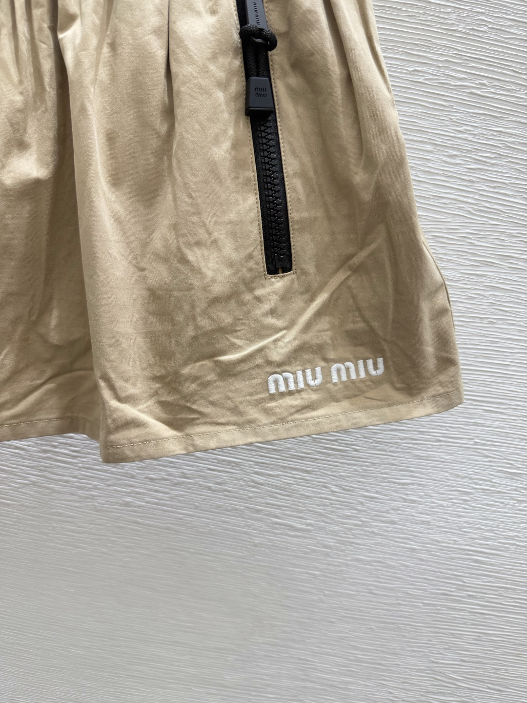 🆕M家🆕  早秋新款 纯色简约半裙 颜色：卡其 尺码：36.38.40