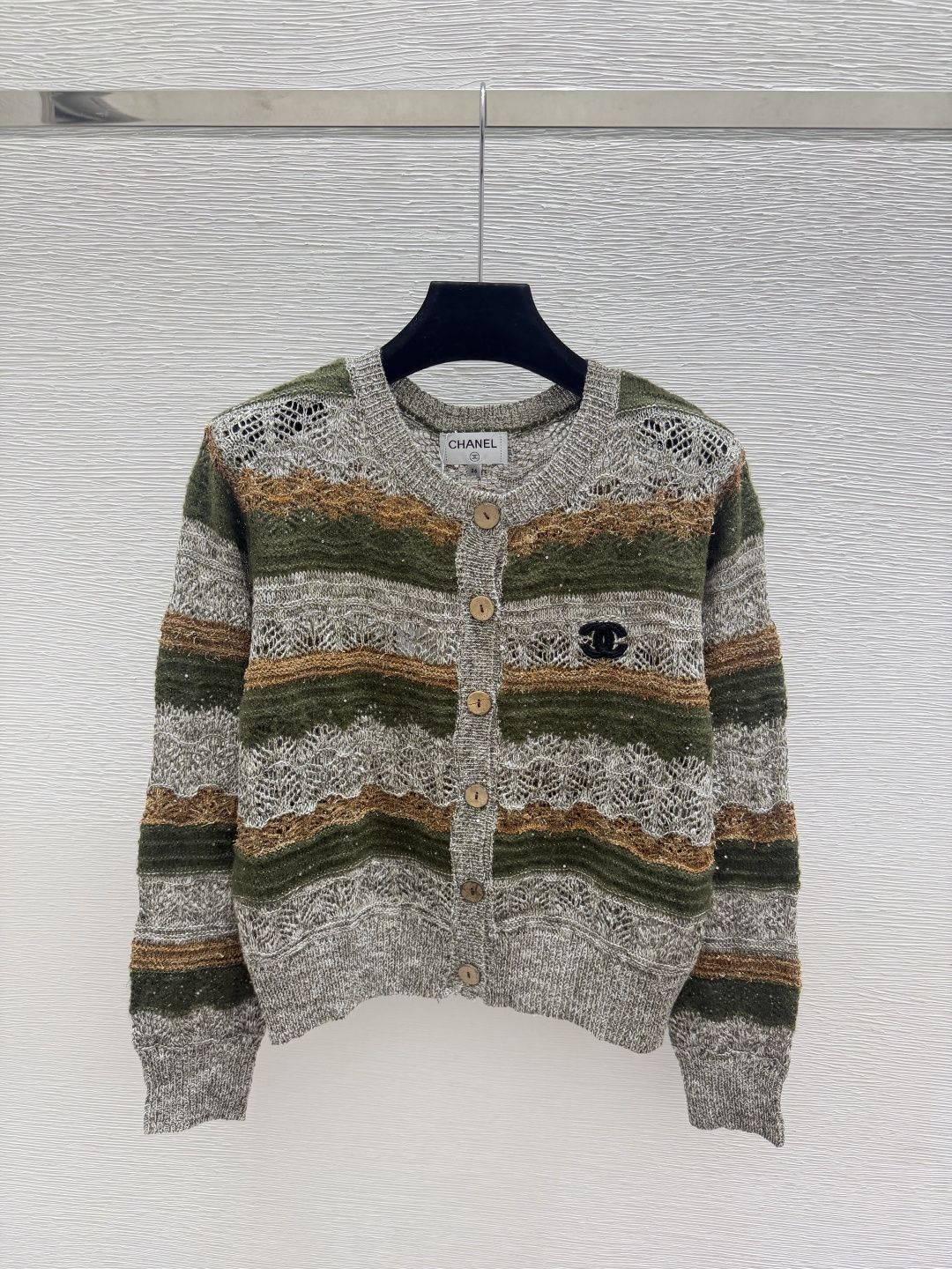 🆕CH家🆕  早秋新款 撞色条纹圆领针织长袖开衫 颜色：绿色 咖啡 尺码：36.38.40