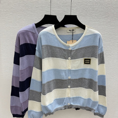🆕M家🆕 早秋新款 撞色条纹圆领针织长袖开衫 颜色:白色 紫色 尺码:36.38.40 🆕M家🆕 早秋新款 撞色条纹圆领针织长袖开衫 颜色:白色 紫色 尺码:36.38.40