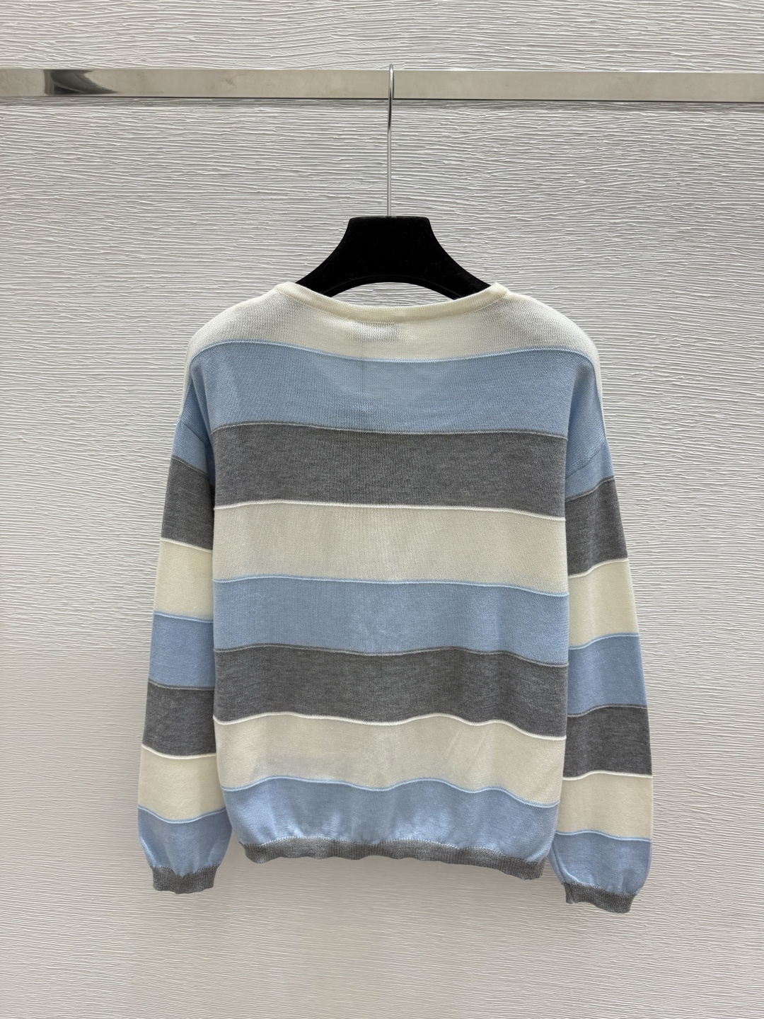 🆕M家🆕  早秋新款 撞色条纹圆领针织长袖开衫 颜色：白色 紫色 尺码：36.38.40