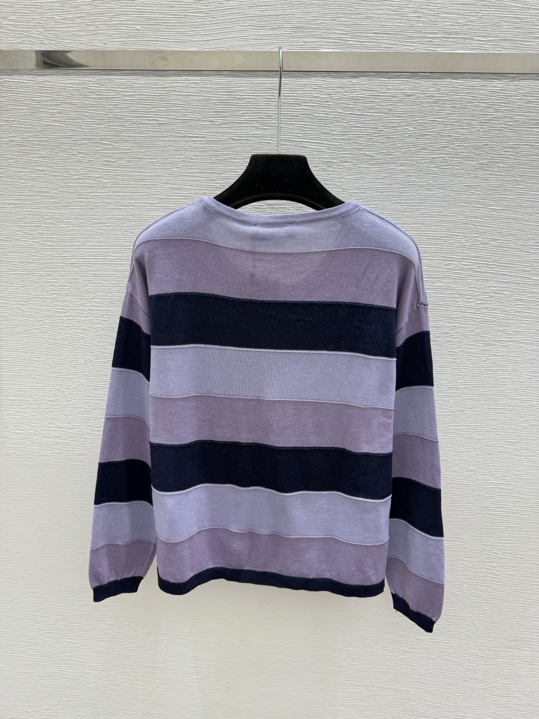 🆕M家🆕  早秋新款 撞色条纹圆领针织长袖开衫 颜色：白色 紫色 尺码：36.38.40