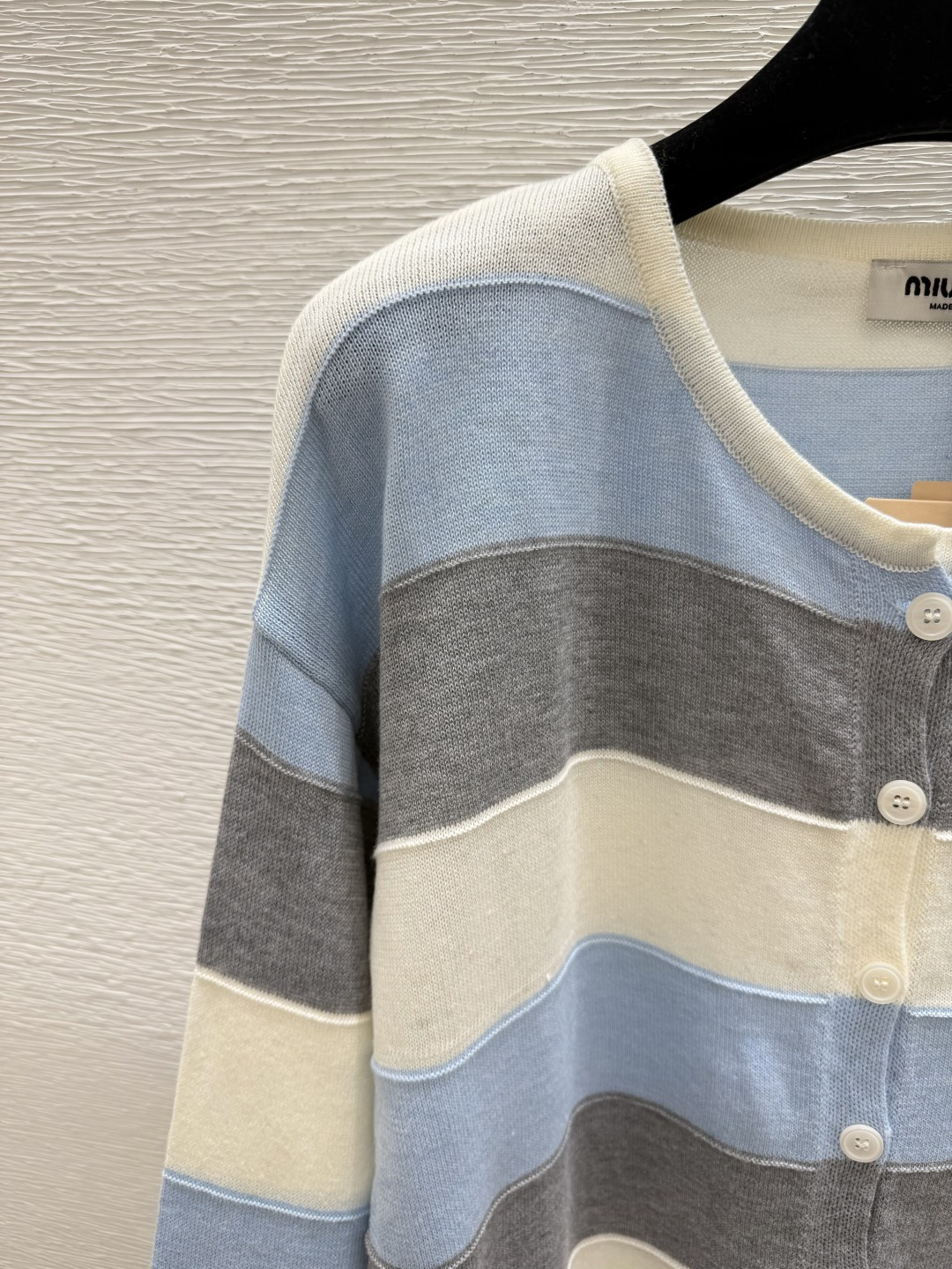 🆕M家🆕  早秋新款 撞色条纹圆领针织长袖开衫 颜色：白色 紫色 尺码：36.38.40