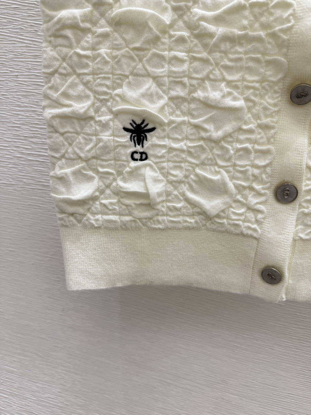 🆕D家🆕  早秋新款 纯色简约V领针织背心开衫 颜色：白色 黑色 尺码：36.38.40