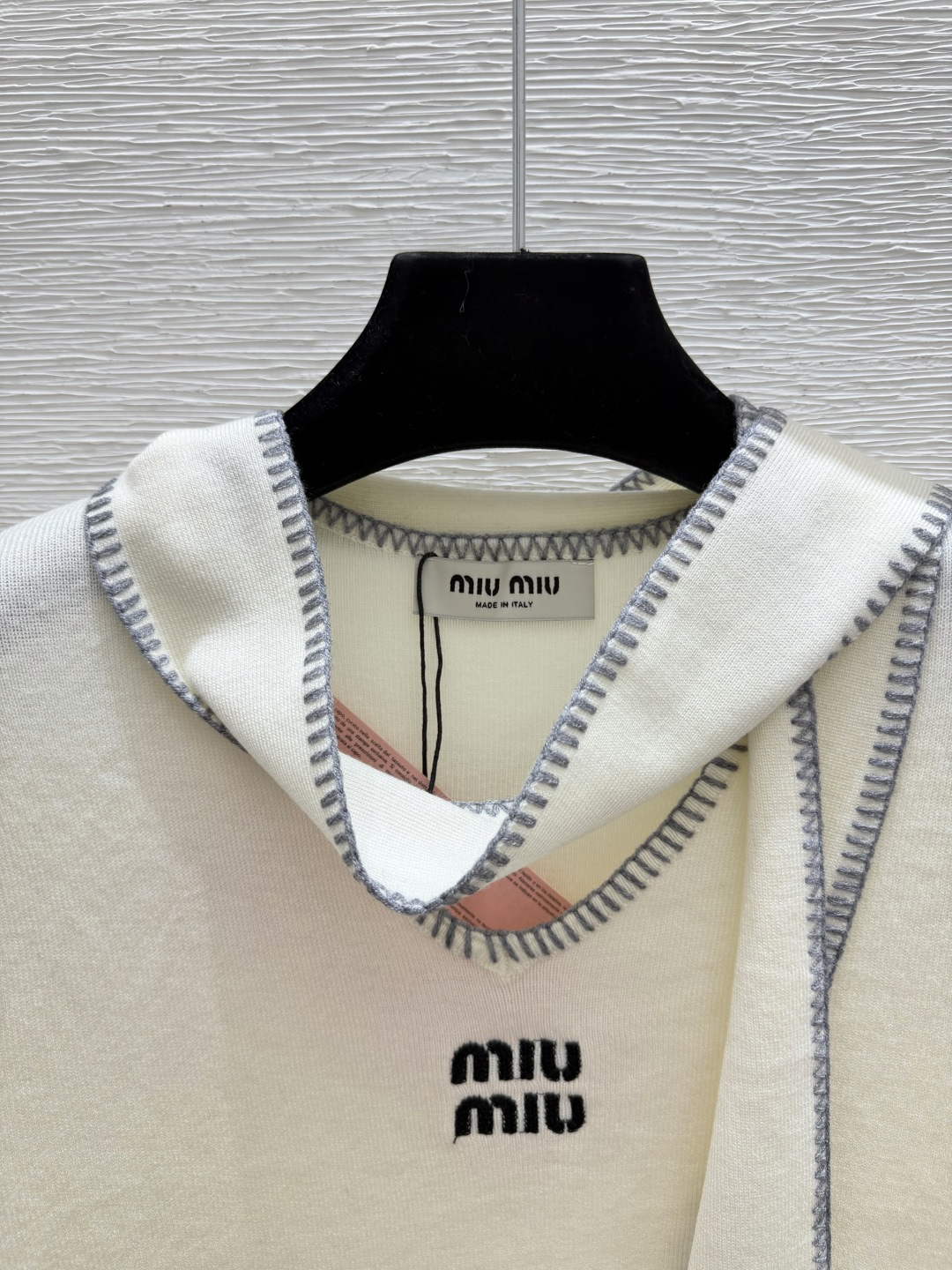🆕M家🆕  早秋新款 纯色简约圆领针织长袖 颜色：杏色 灰色 尺码：36.38.40