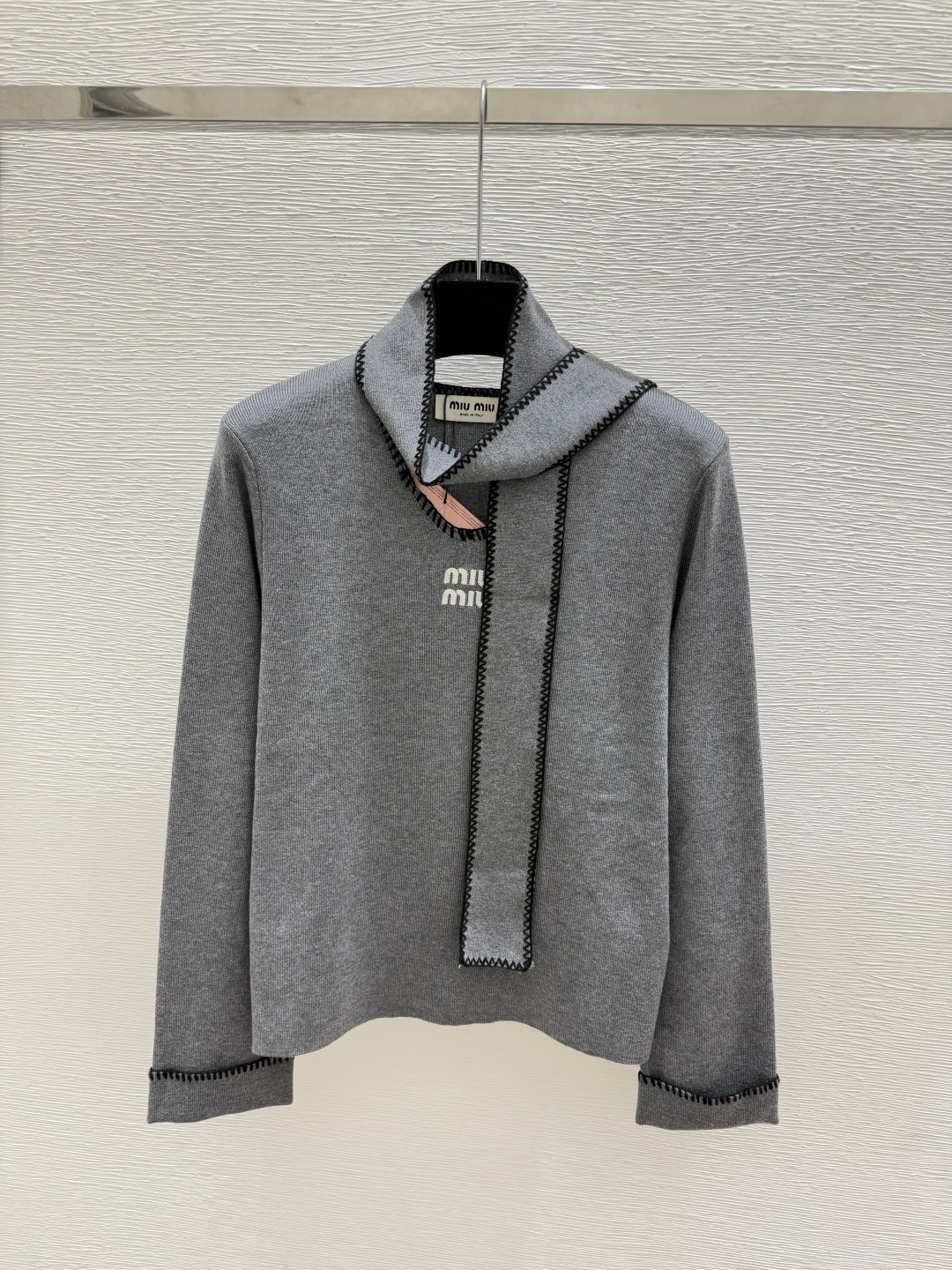 🆕M家🆕  早秋新款 纯色简约圆领针织长袖 颜色：杏色 灰色 尺码：36.38.40