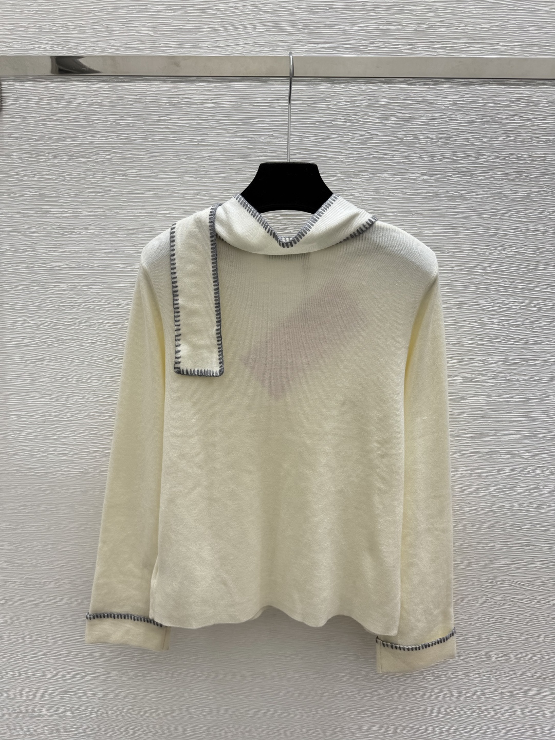 🆕M家🆕  早秋新款 纯色简约圆领针织长袖 颜色：杏色 灰色 尺码：36.38.40