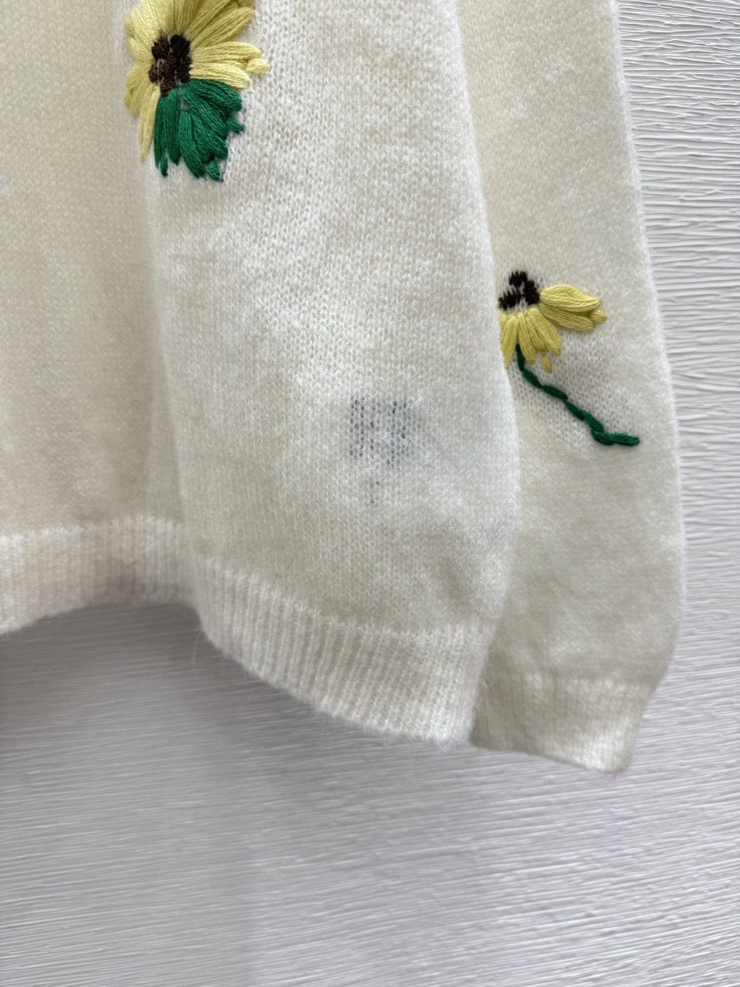 🆕M家🆕  早秋新款 撞色花卉针织长袖 颜色：白色 尺码：36.38.40