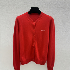 🆕M家🆕 早秋新款 纯色简约圆领针织长袖开衫 颜色:红色 尺码:36.38.40 🆕M家🆕 早秋新款 纯色简约圆领针织长袖开衫 颜色:红色 尺码:36.38.40