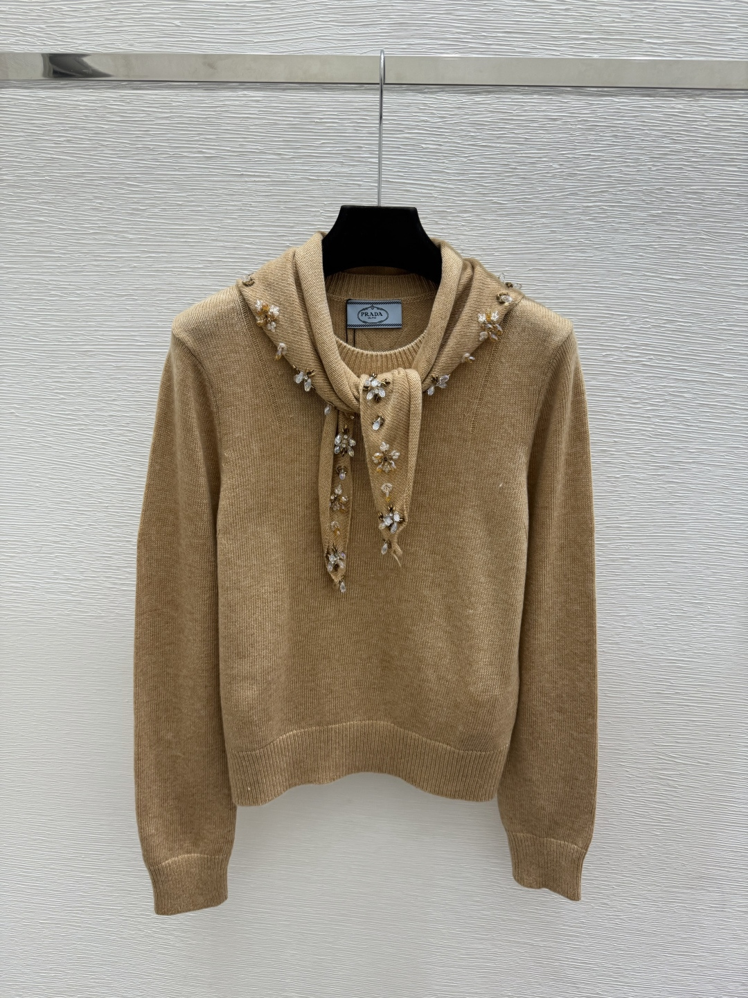 🆕P家🆕  早秋新款  纯色重工钉珠披肩圆领针织长袖 颜色：卡其 灰色 尺码：36.38.40