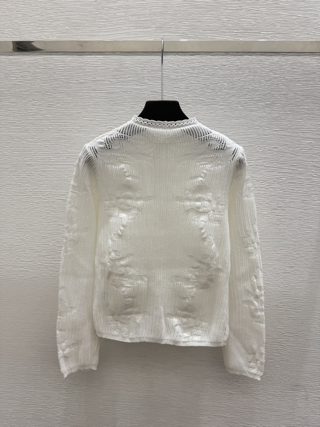 🆕CH家🆕  早秋新款  纯色花卉圆领针织长袖开衫 颜色：白色 尺码：36.38.40      