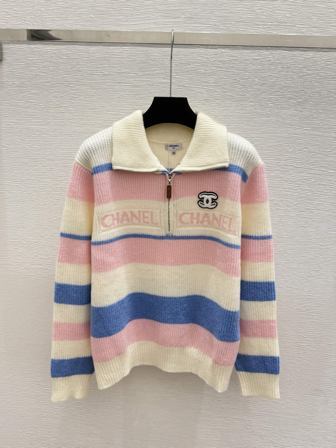 🆕CH家🆕  早秋新款  撞色条纹翻领针织长袖 颜色：粉色 宝蓝 尺码：36.38.40      
