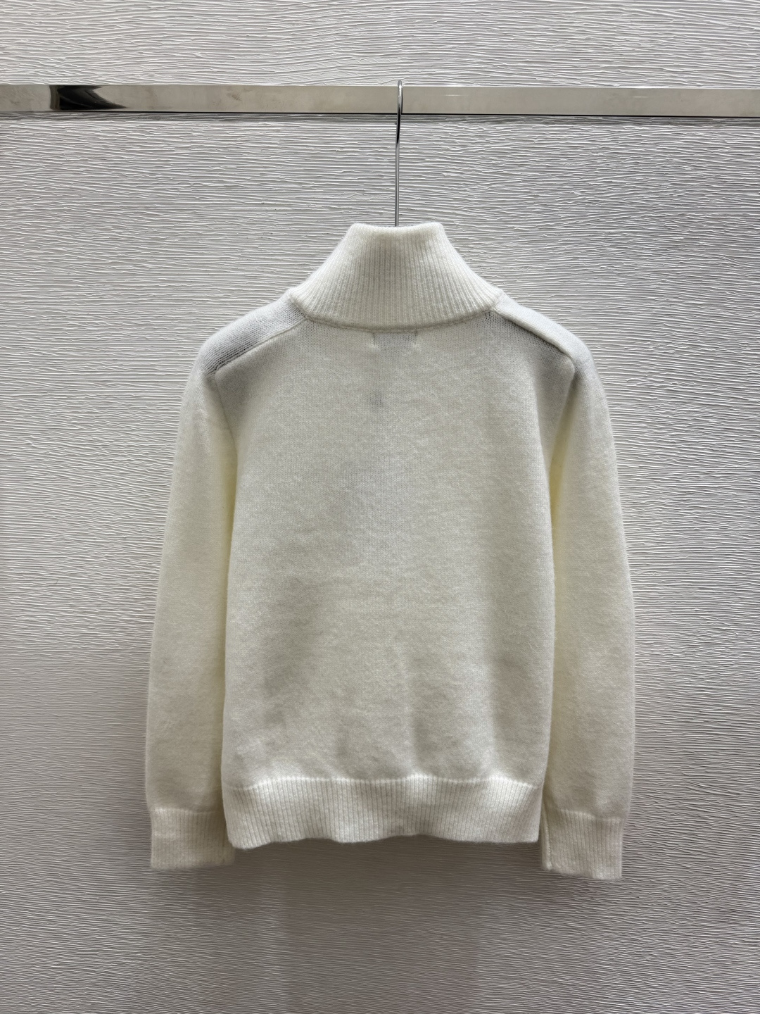 🆕CH家🆕  早秋新款  撞色花卉高领针织长袖开衫 颜色：白色 宝蓝 尺码：36.38.40      