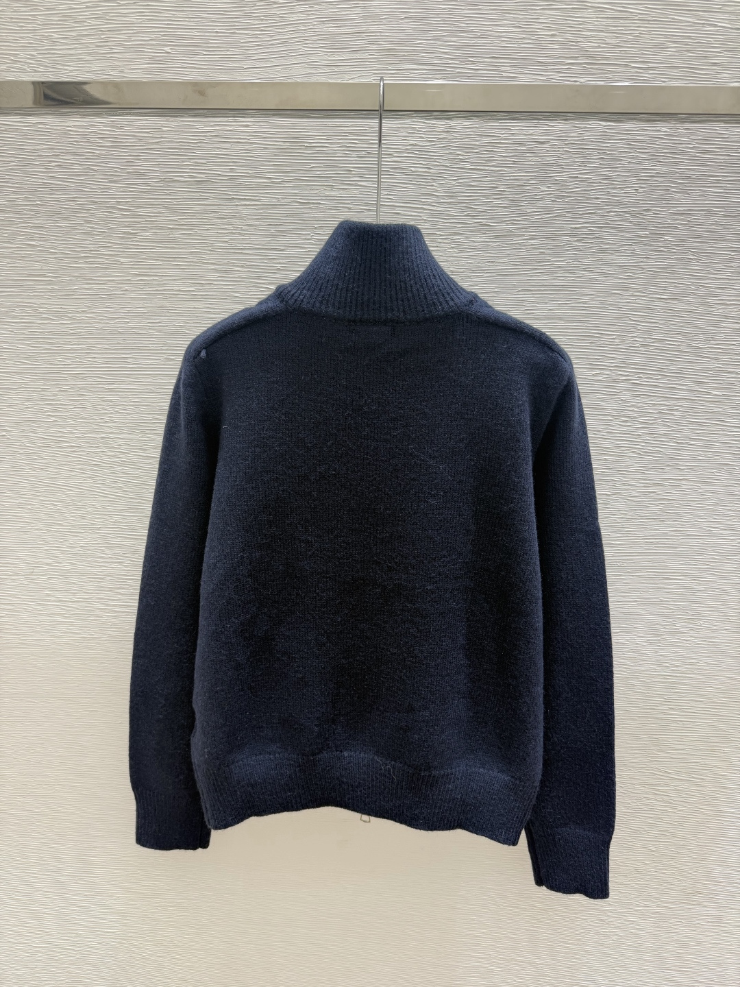 🆕CH家🆕  早秋新款  撞色花卉高领针织长袖开衫 颜色：白色 宝蓝 尺码：36.38.40      