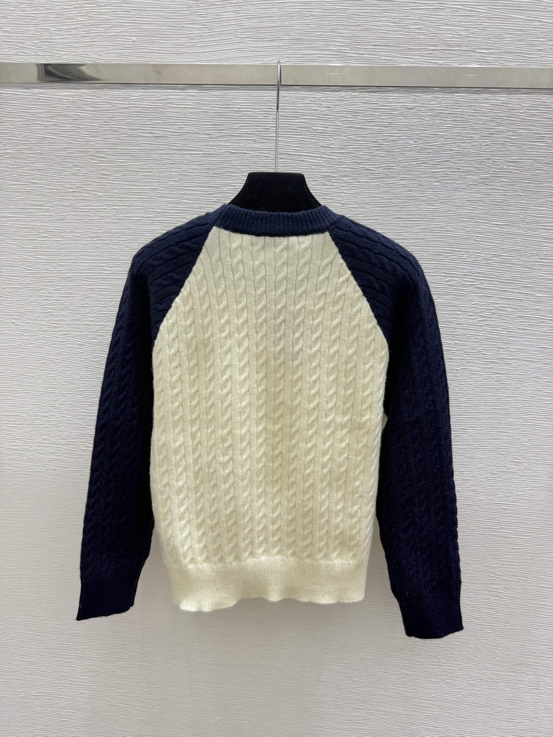 🆕M家🆕  早秋新款  撞色简约圆领针织长袖 颜色：杏色 灰色 尺码：36.38.40      