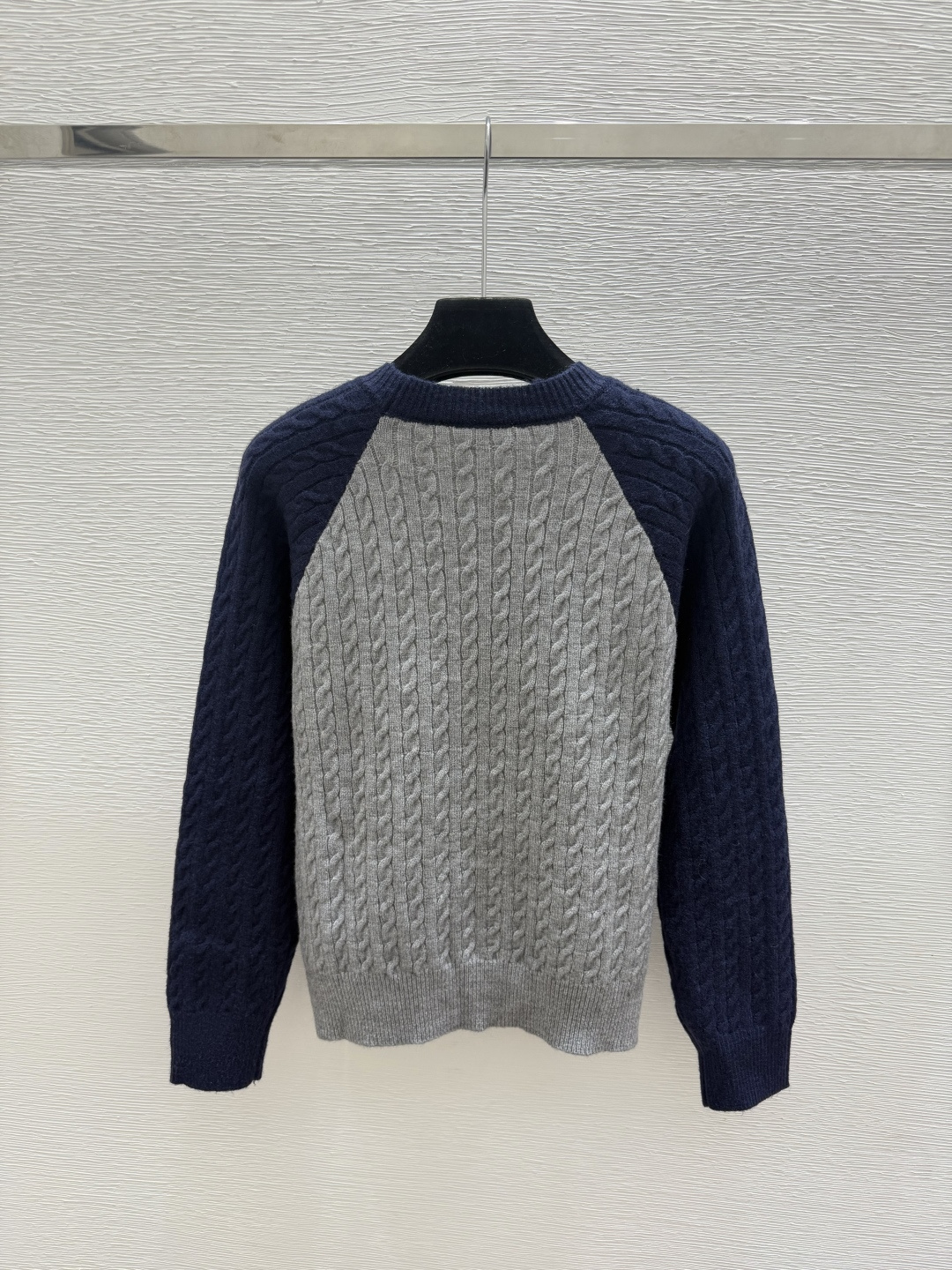 🆕M家🆕  早秋新款  撞色简约圆领针织长袖 颜色：杏色 灰色 尺码：36.38.40      