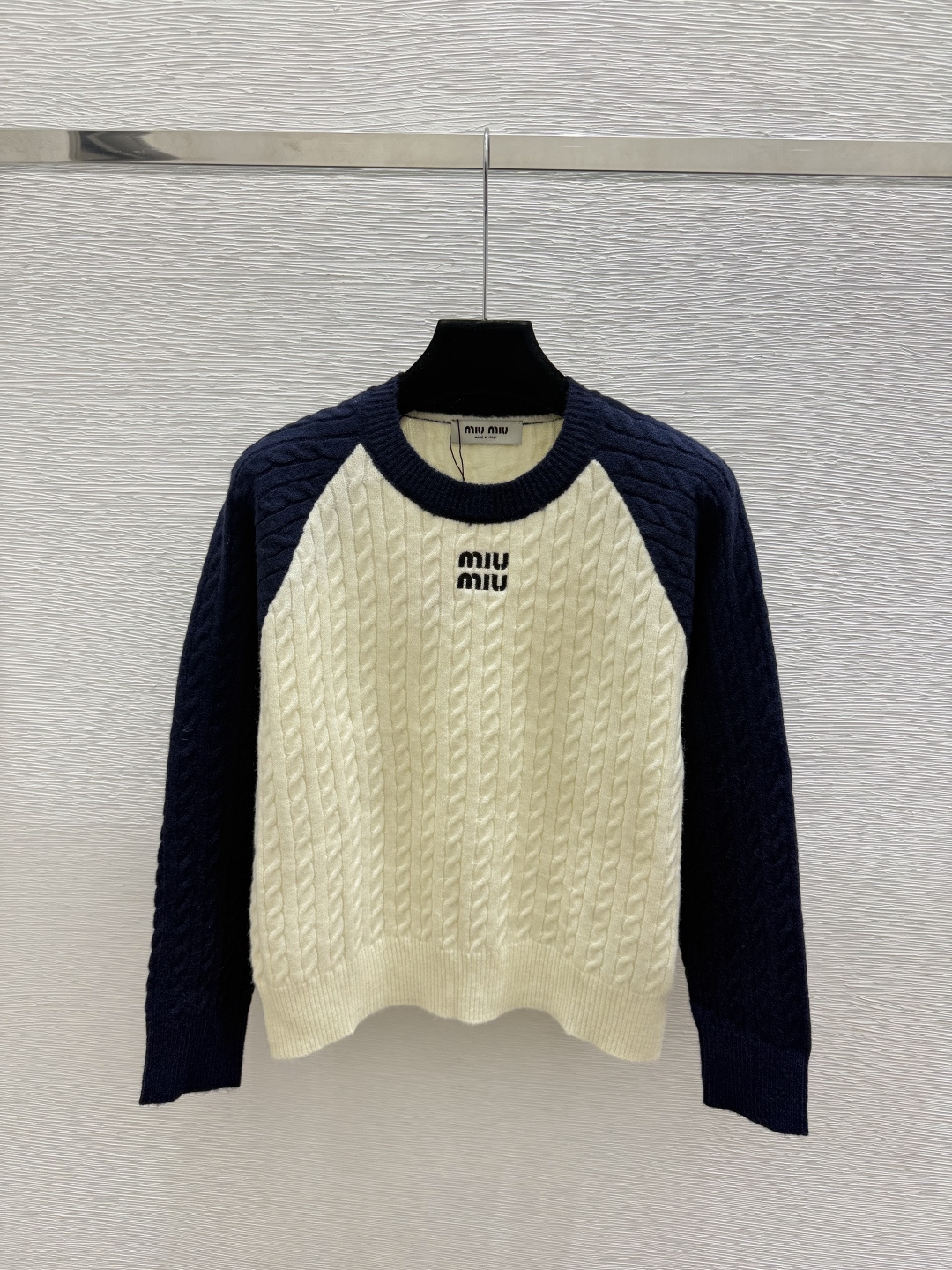 🆕M家🆕  早秋新款  撞色简约圆领针织长袖 颜色：杏色 灰色 尺码：36.38.40      