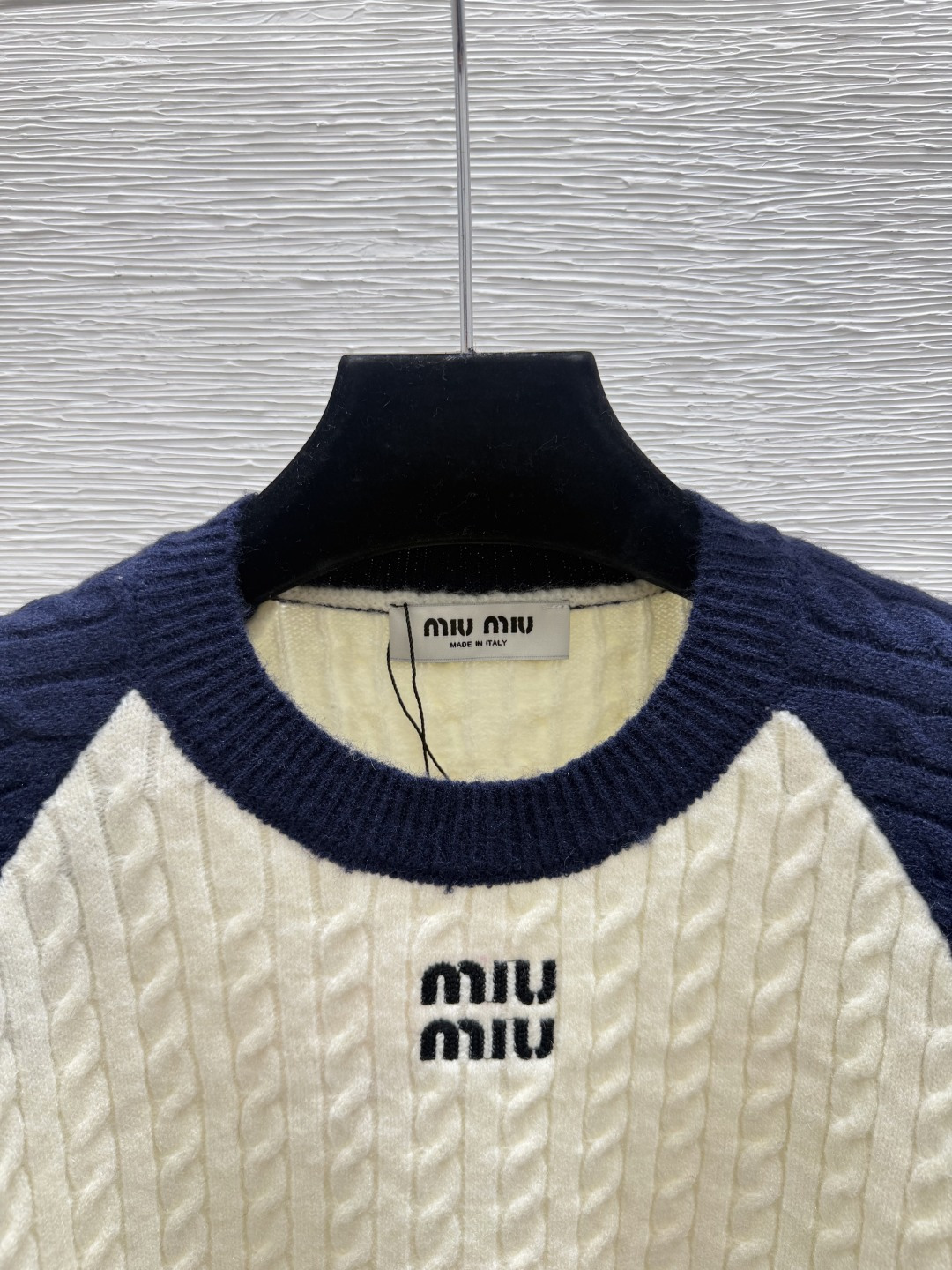🆕M家🆕  早秋新款  撞色简约圆领针织长袖 颜色：杏色 灰色 尺码：36.38.40      