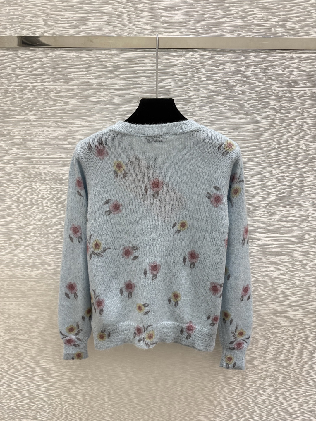 🆕M家🆕  早秋新款  撞色花卉圆领针织长袖开衫 颜色：白色 蓝色 尺码：36.38.40      