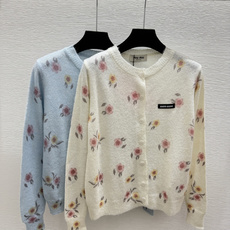 🆕M家🆕 早秋新款 撞色花卉圆领针织长袖开衫 颜色:白色 蓝色 尺码:36.38.40 🆕M家🆕 早秋新款 撞色花卉圆领针织长袖开衫 颜色:白色 蓝色 尺码:36.38.40