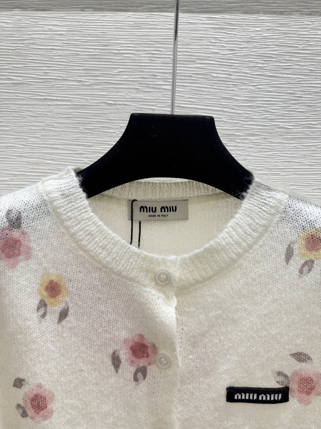🆕M家🆕  早秋新款  撞色花卉圆领针织长袖开衫 颜色：白色 蓝色 尺码：36.38.40      