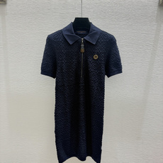 🆕L家🆕 早秋新款 纯色老花字母翻领针织短袖裙 颜色:宝蓝 尺码:36.38.40 🆕L家🆕 早秋新款 纯色老花字母翻领针织短袖裙 颜色:宝蓝 尺码:36.38.40