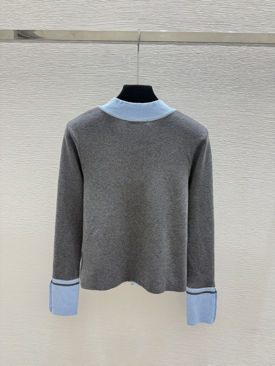 🆕M家🆕  早秋新款  撞色简约圆领针织长袖开衫 颜色：灰色 咖啡 宝蓝 尺码：36.38.40      