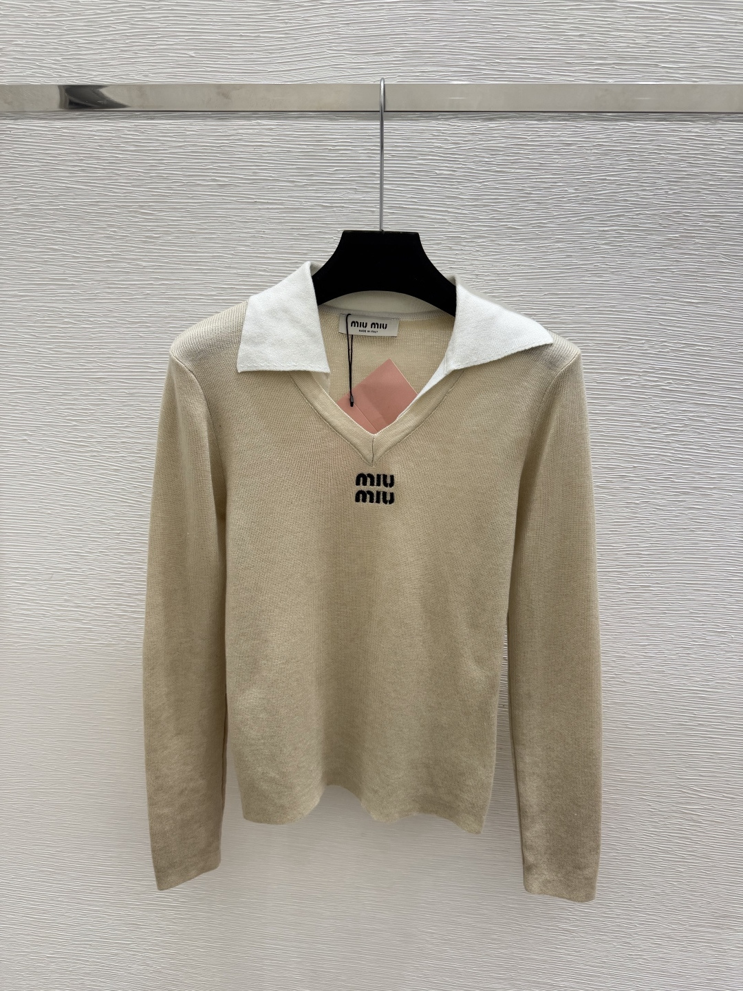 🆕M家🆕  早秋新款  撞色翻领针织长袖 颜色：杏色 咖啡 尺码：36.38.40      