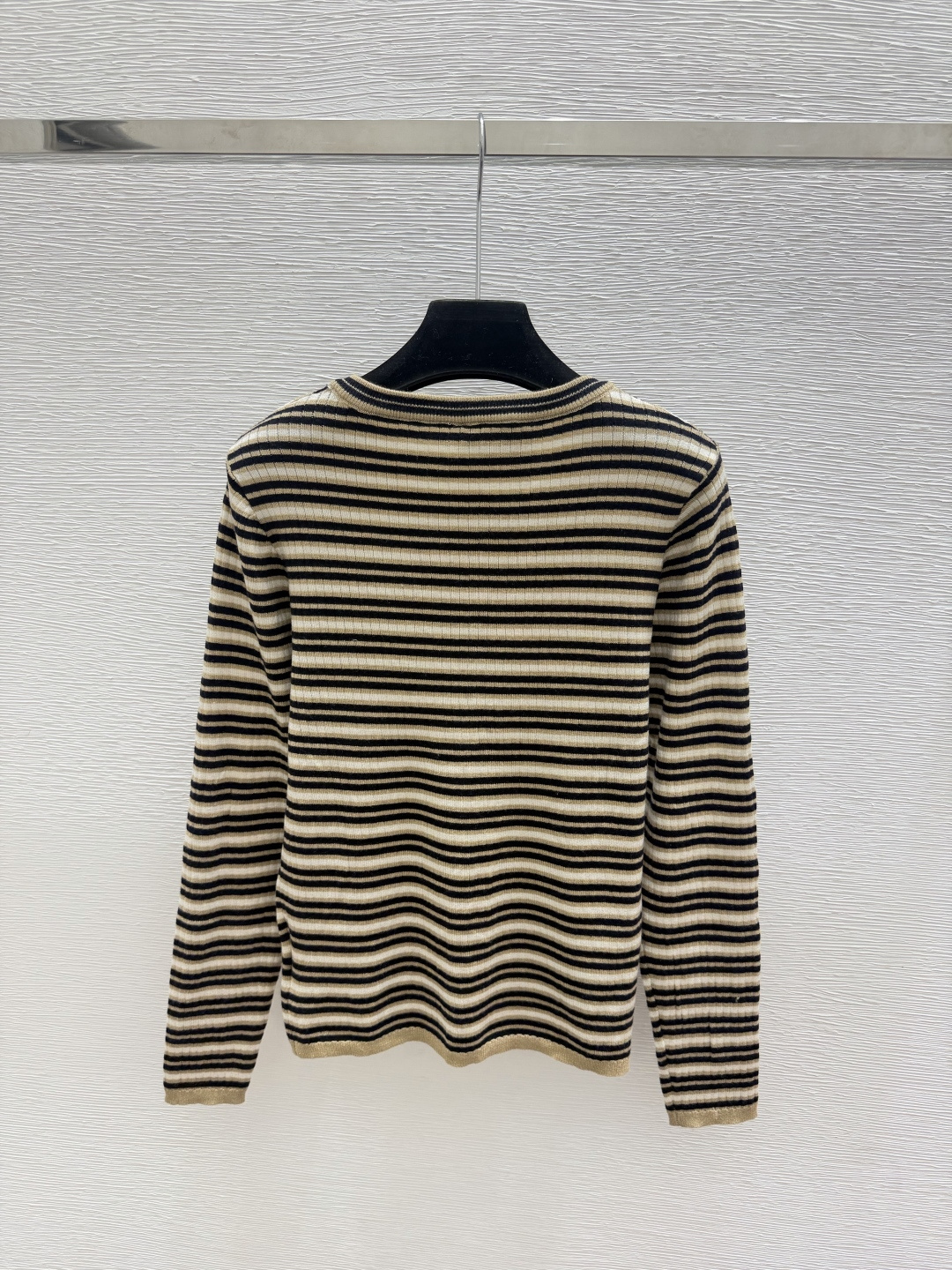 🆕M家🆕  早秋新款  撞色条纹圆领针织长袖开衫 颜色：蓝色 卡其 尺码：36.38.40      