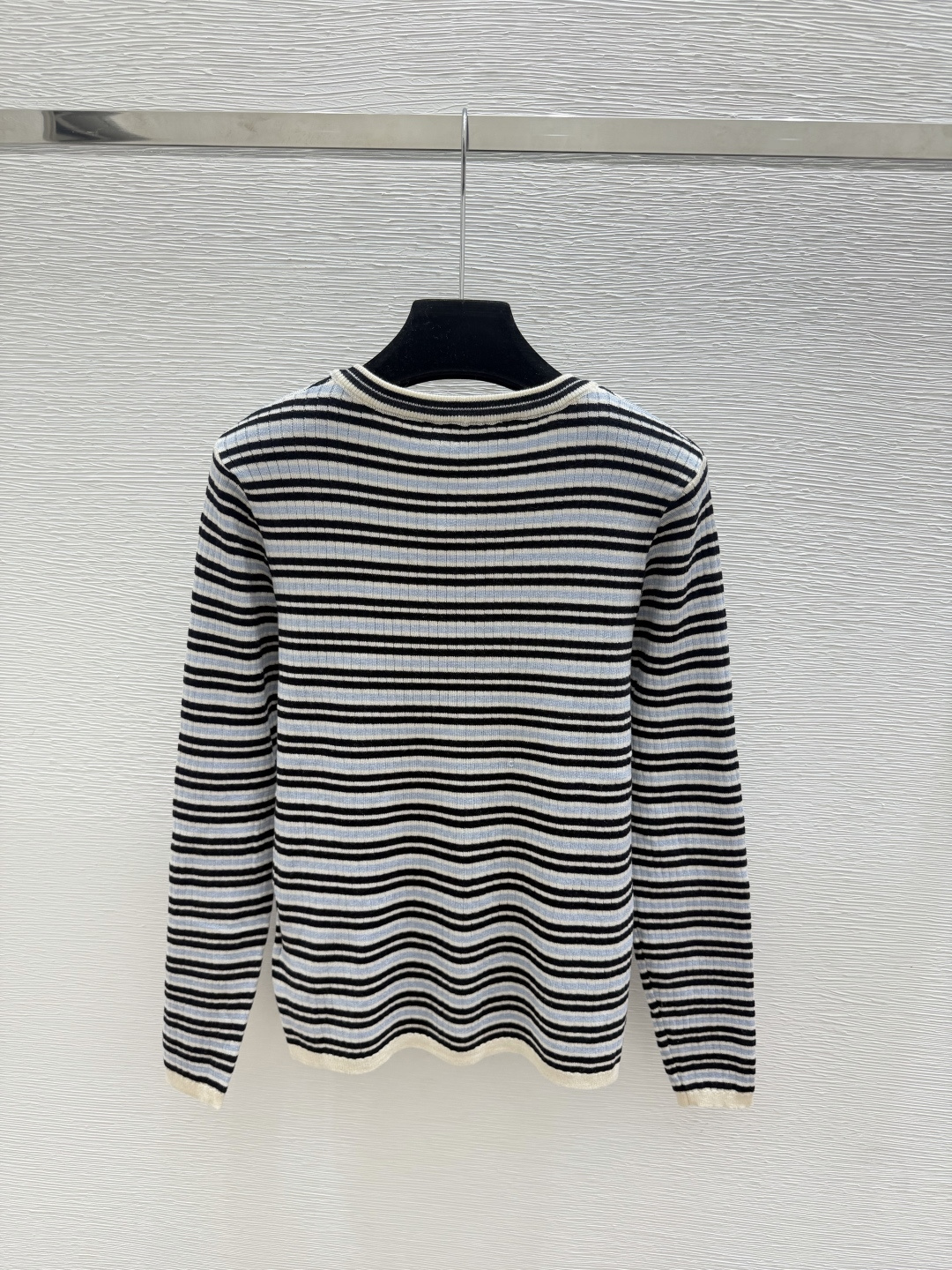🆕M家🆕  早秋新款  撞色条纹圆领针织长袖开衫 颜色：蓝色 卡其 尺码：36.38.40      