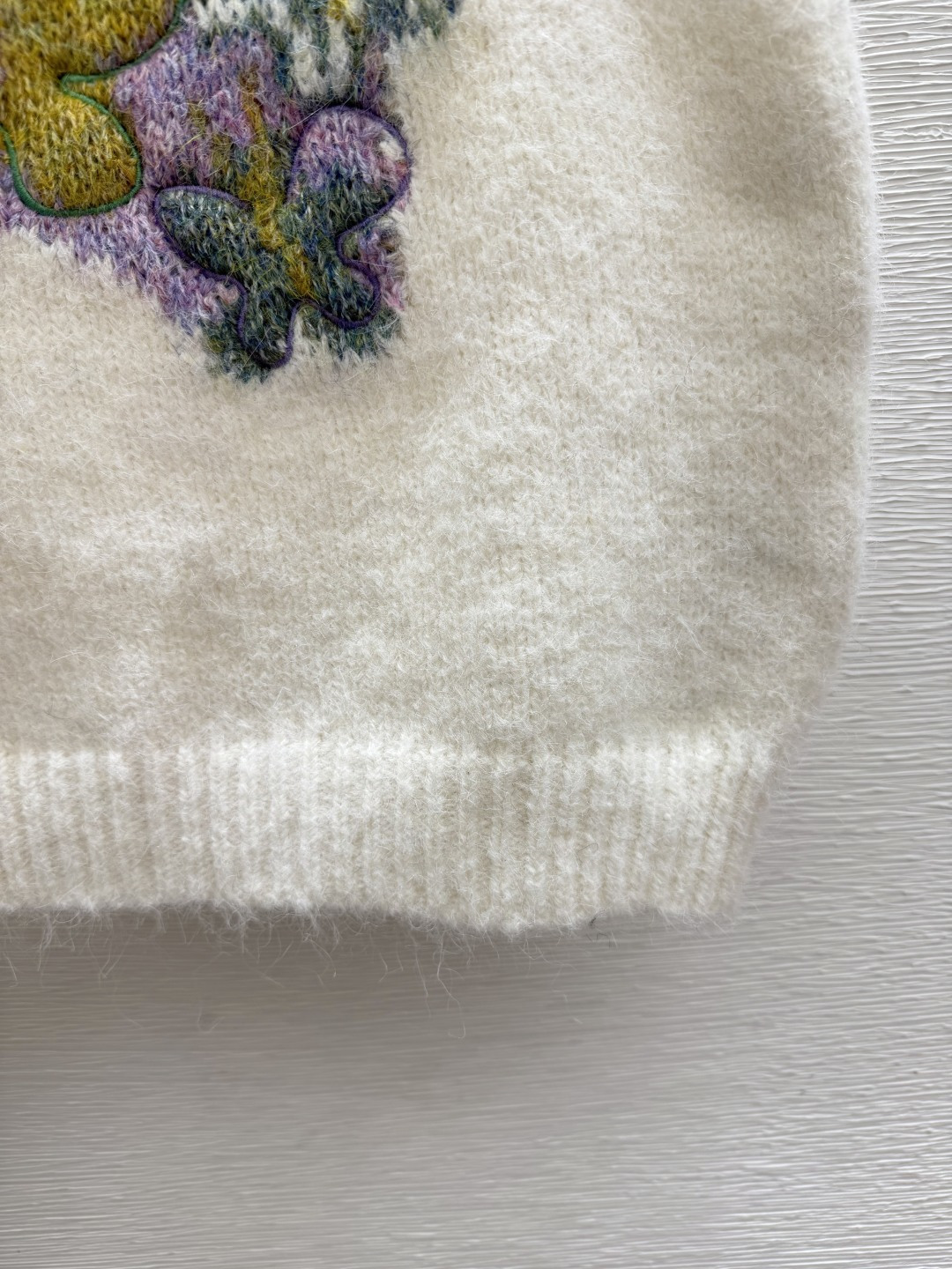 🆕D家🆕  早秋新款  撞色花卉圆领针织背心 颜色：白色 宝蓝 尺码：36.38.40      