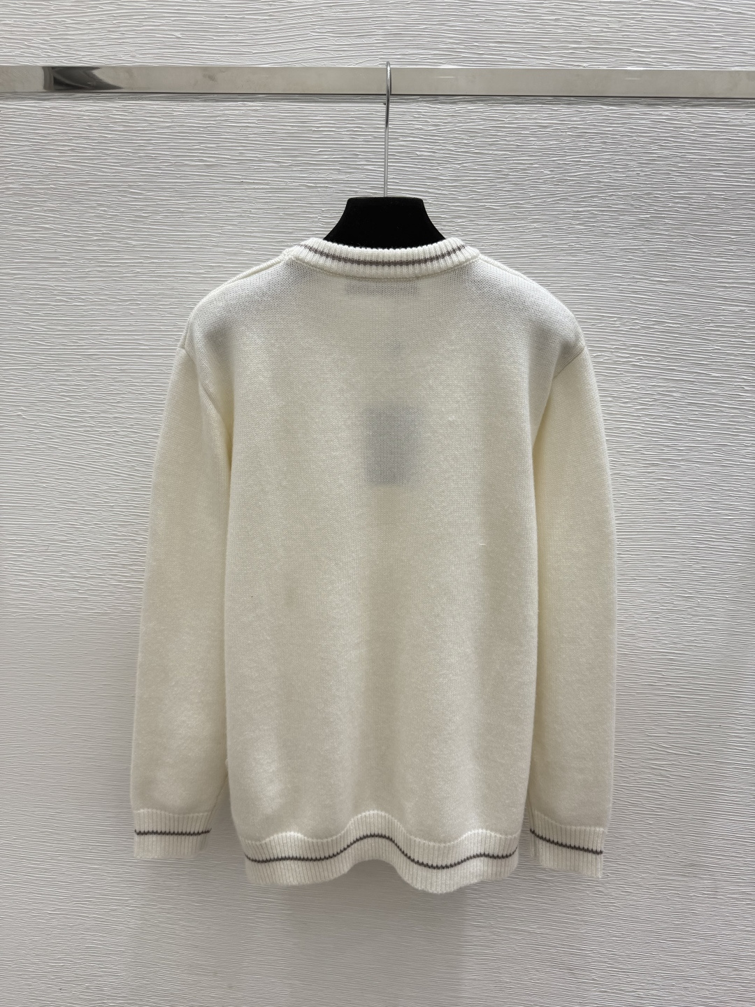 🆕L家🆕  早秋新款  撞色简约圆领针织长袖 颜色：杏色  尺码：36.38.40      