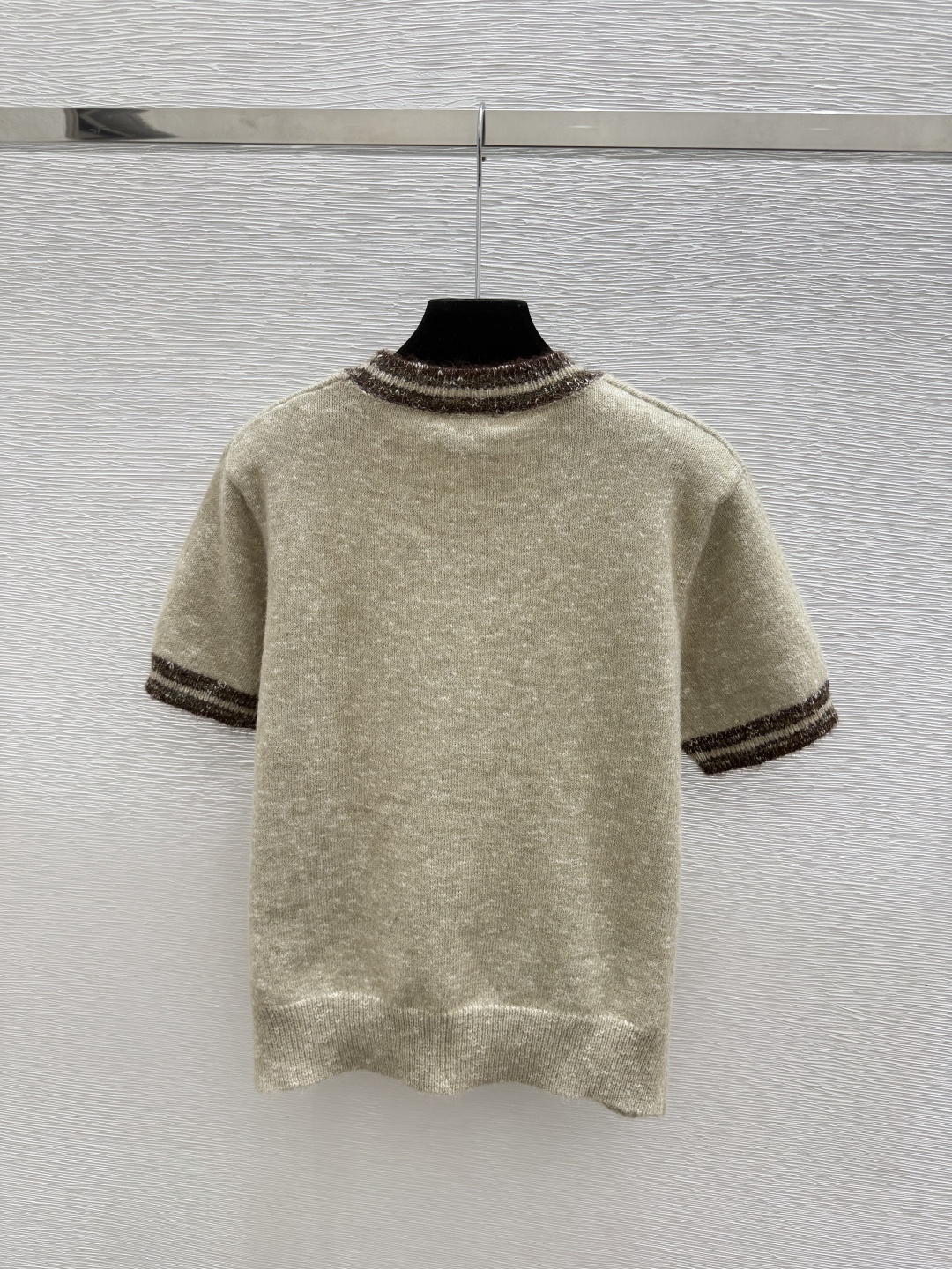 🆕CH家🆕  早秋新款  撞色简约圆领针织短袖 颜色：杏色 绿色 尺码：36.38.40     
