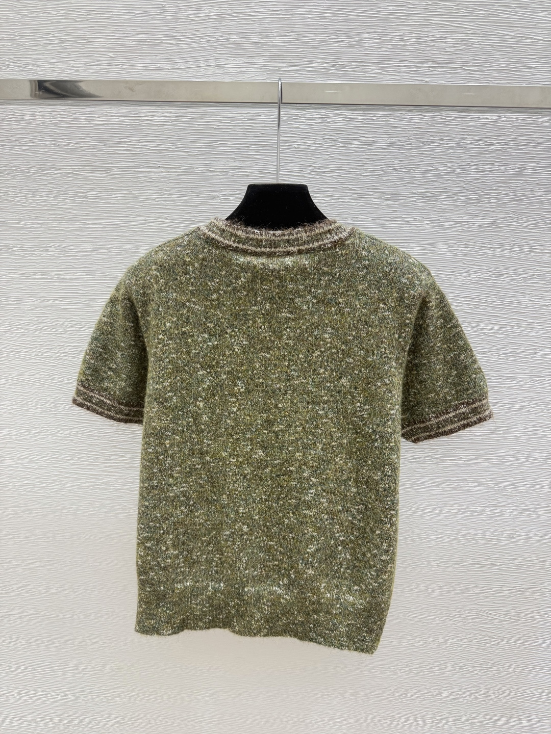 🆕CH家🆕  早秋新款  撞色简约圆领针织短袖 颜色：杏色 绿色 尺码：36.38.40     