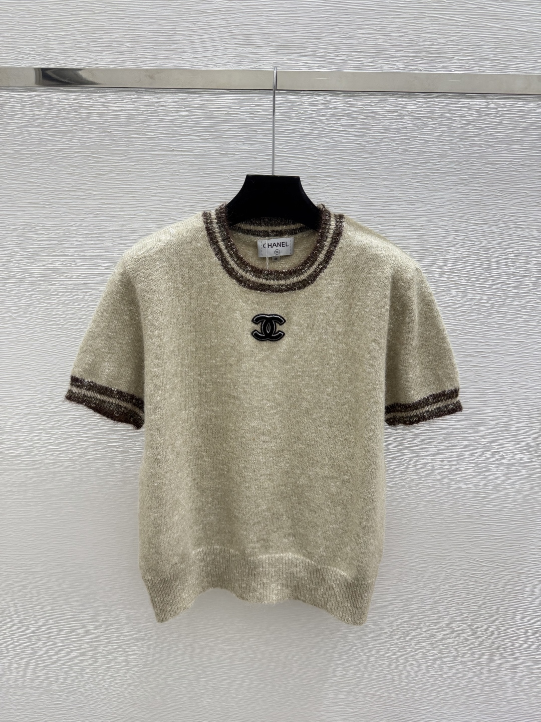 🆕CH家🆕  早秋新款  撞色简约圆领针织短袖 颜色：杏色 绿色 尺码：36.38.40     