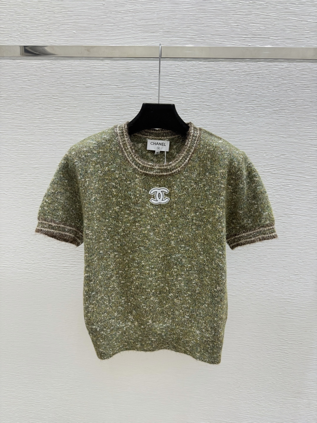 🆕CH家🆕  早秋新款  撞色简约圆领针织短袖 颜色：杏色 绿色 尺码：36.38.40     