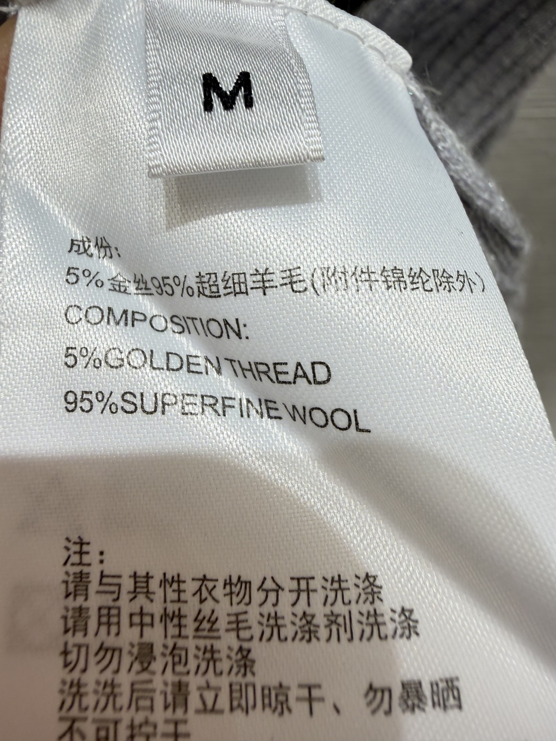 🆕LP家🆕  早秋新款  纯色简约V领针织长袖开衫 颜色：灰色 黑色 尺码：36.38.40      