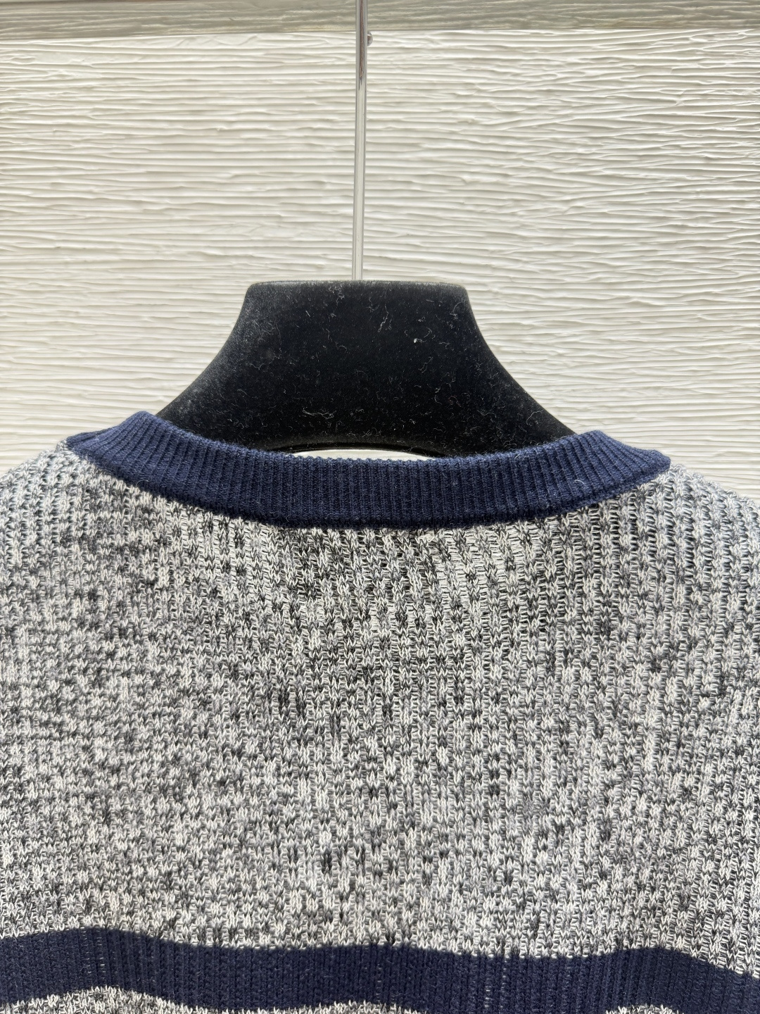 🆕CH家🆕  早秋新款  撞色条纹圆领针织长袖 颜色：灰色 尺码：36.38.40      