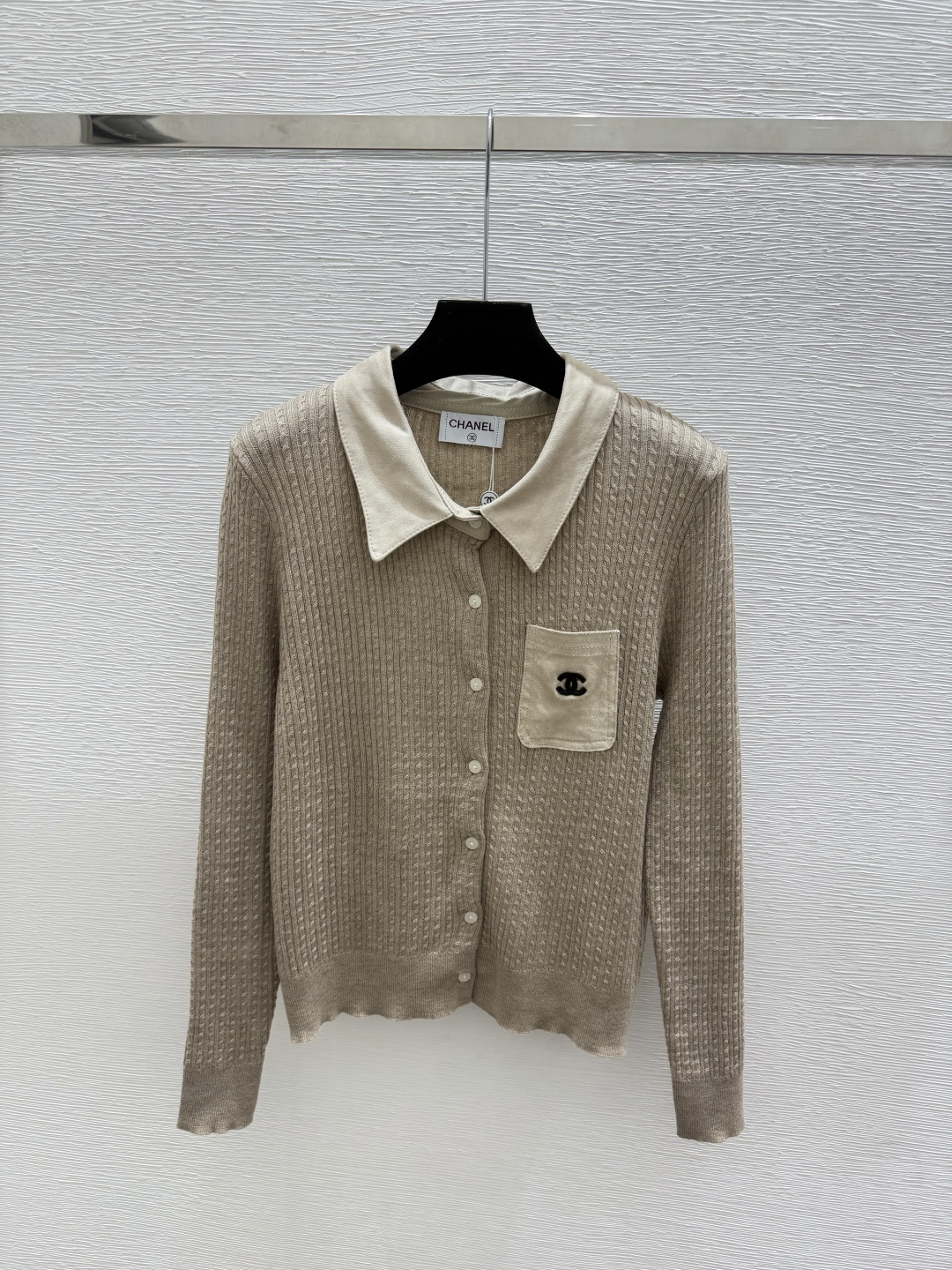 🆕CH家🆕  早秋新款  纯色翻领针织长袖开衫 颜色：杏色 灰色 尺码：36.38.40      