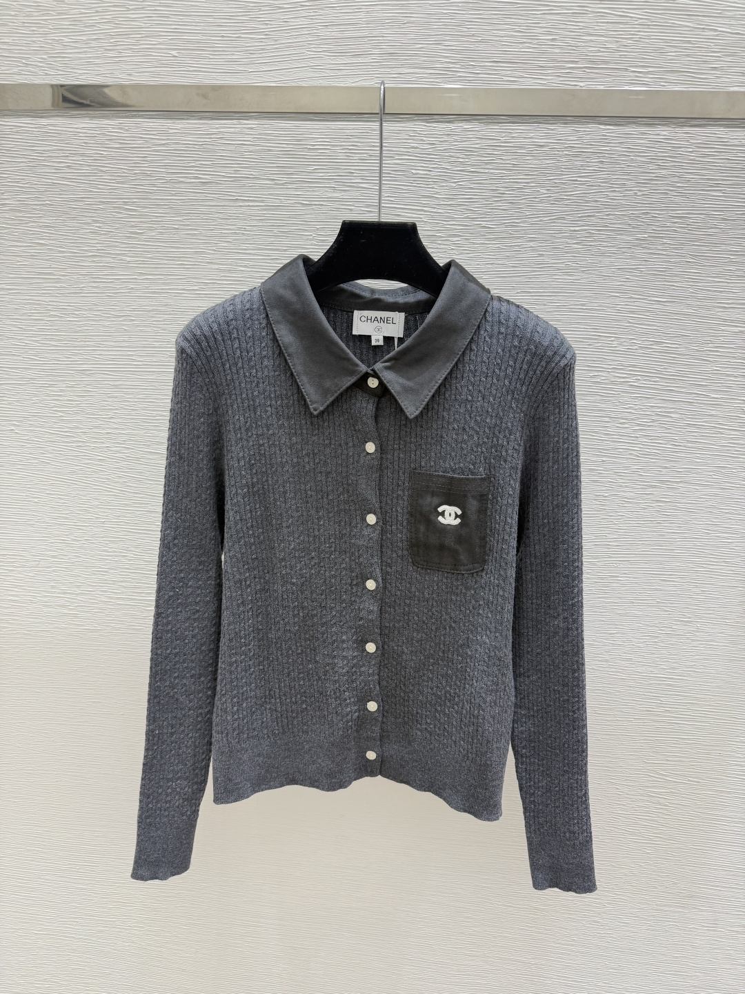 🆕CH家🆕  早秋新款  纯色翻领针织长袖开衫 颜色：杏色 灰色 尺码：36.38.40      