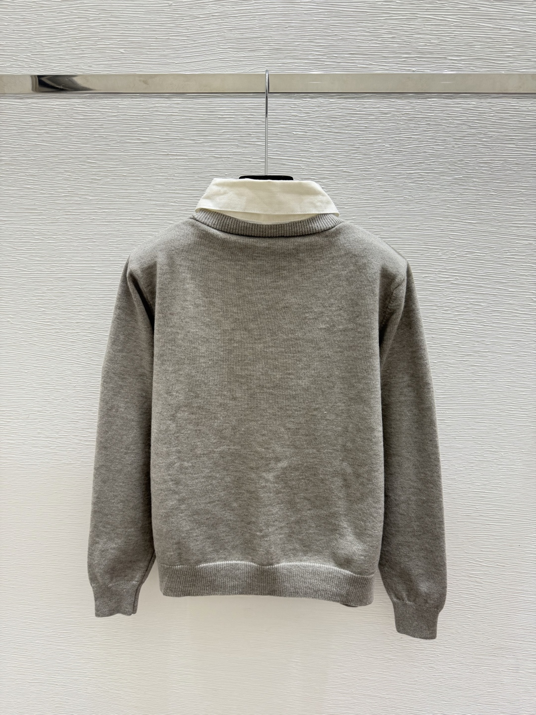 🆕M家🆕  早秋新款  撞色翻领针织长袖开衫 颜色：杏色 灰色 尺码：36.38.40      