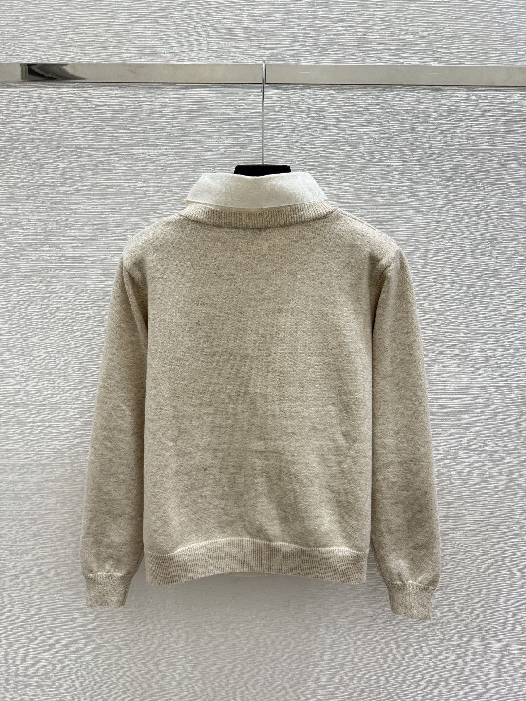 🆕M家🆕  早秋新款  撞色翻领针织长袖开衫 颜色：杏色 灰色 尺码：36.38.40      
