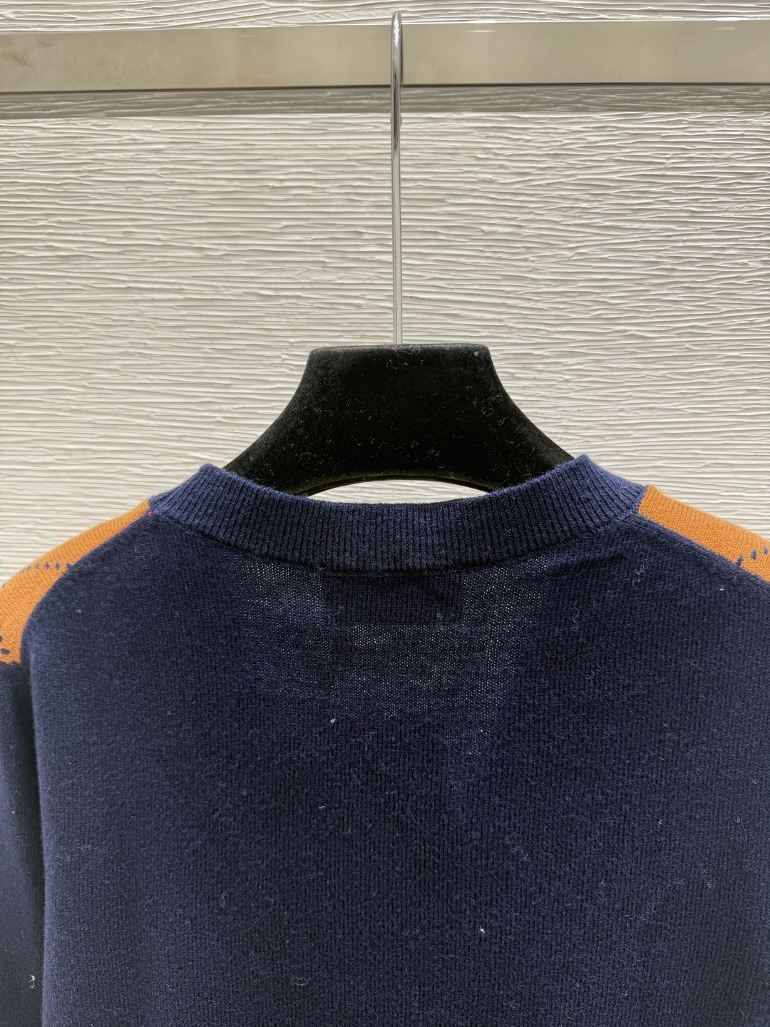 🆕P家🆕  早秋新款  撞色菱格V领针织长袖开衫 颜色：宝蓝 尺码：36.38.40      