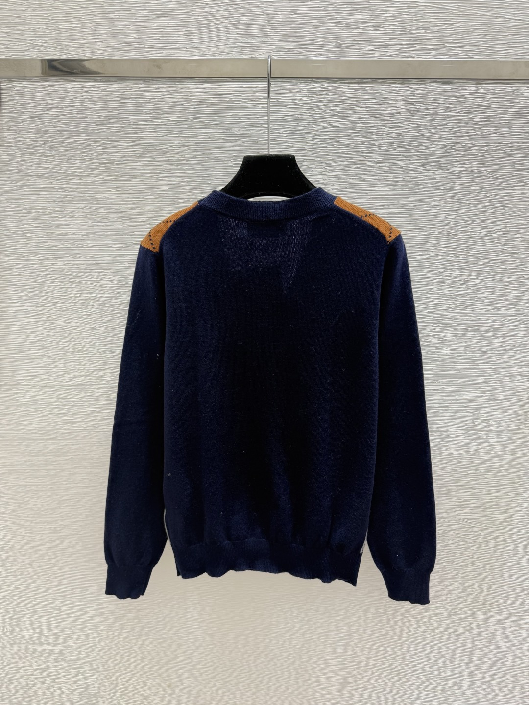 🆕P家🆕  早秋新款  撞色菱格V领针织长袖开衫 颜色：宝蓝 尺码：36.38.40      