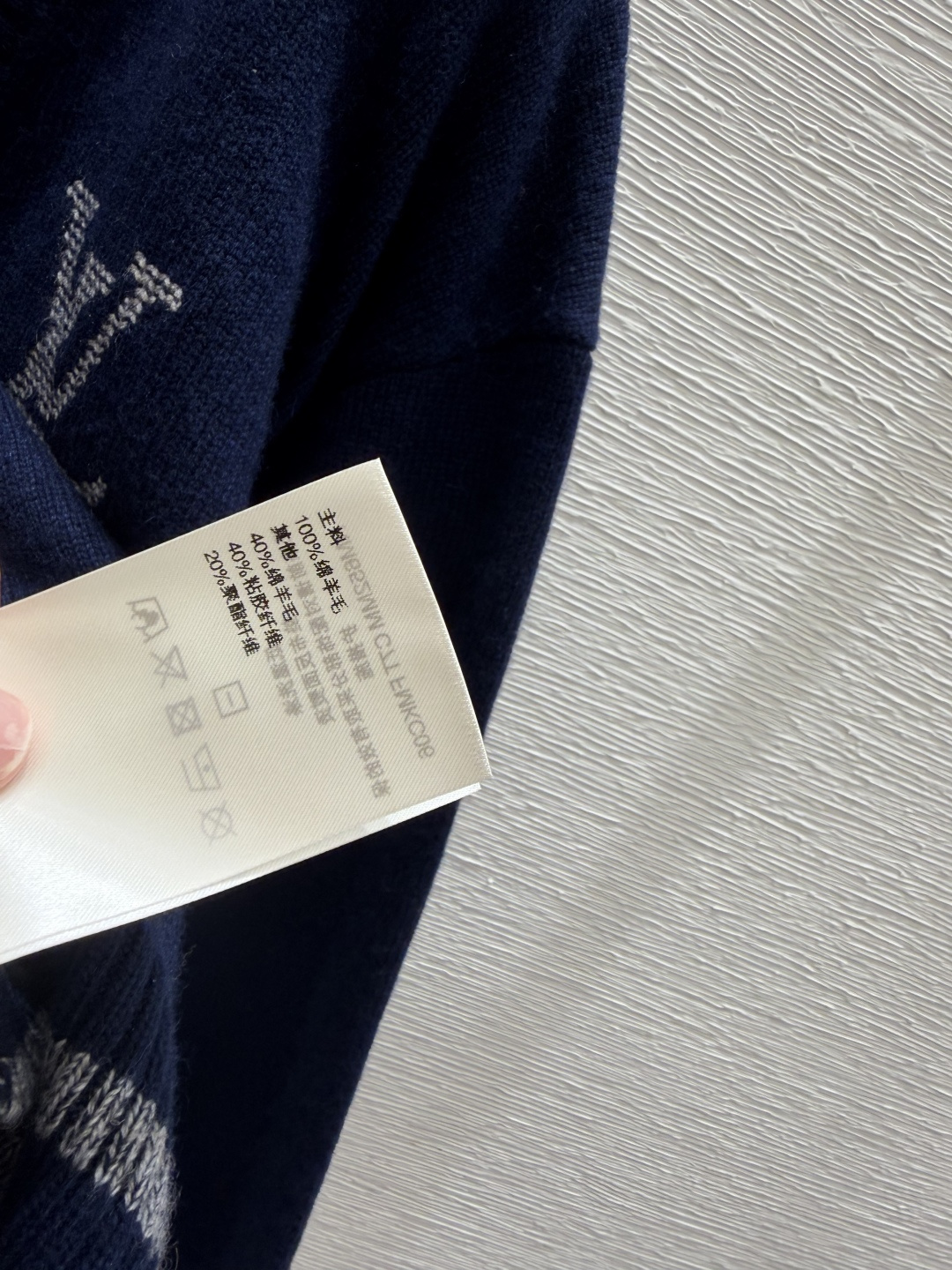 🆕L家🆕  早秋新款  撞色简约V领针织长袖开衫 颜色：宝蓝 尺码：36.38.40      