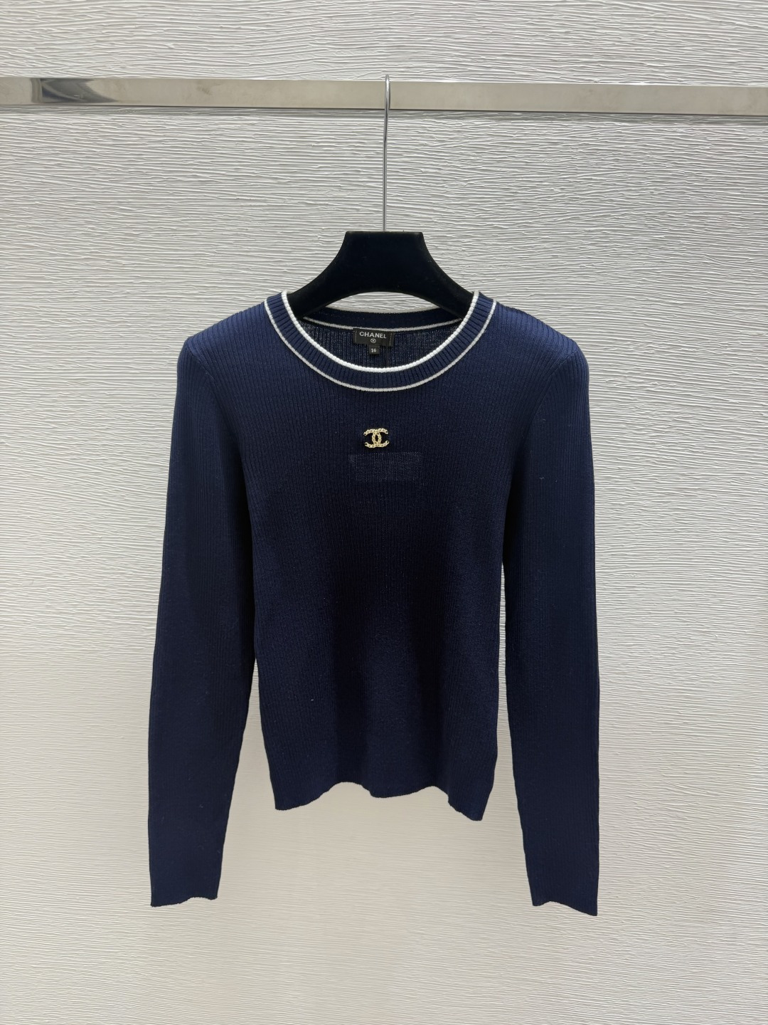 🆕CH家🆕  早秋新款  撞色简约圆领针织长袖 颜色：白色 宝蓝 尺码：36.38.40      