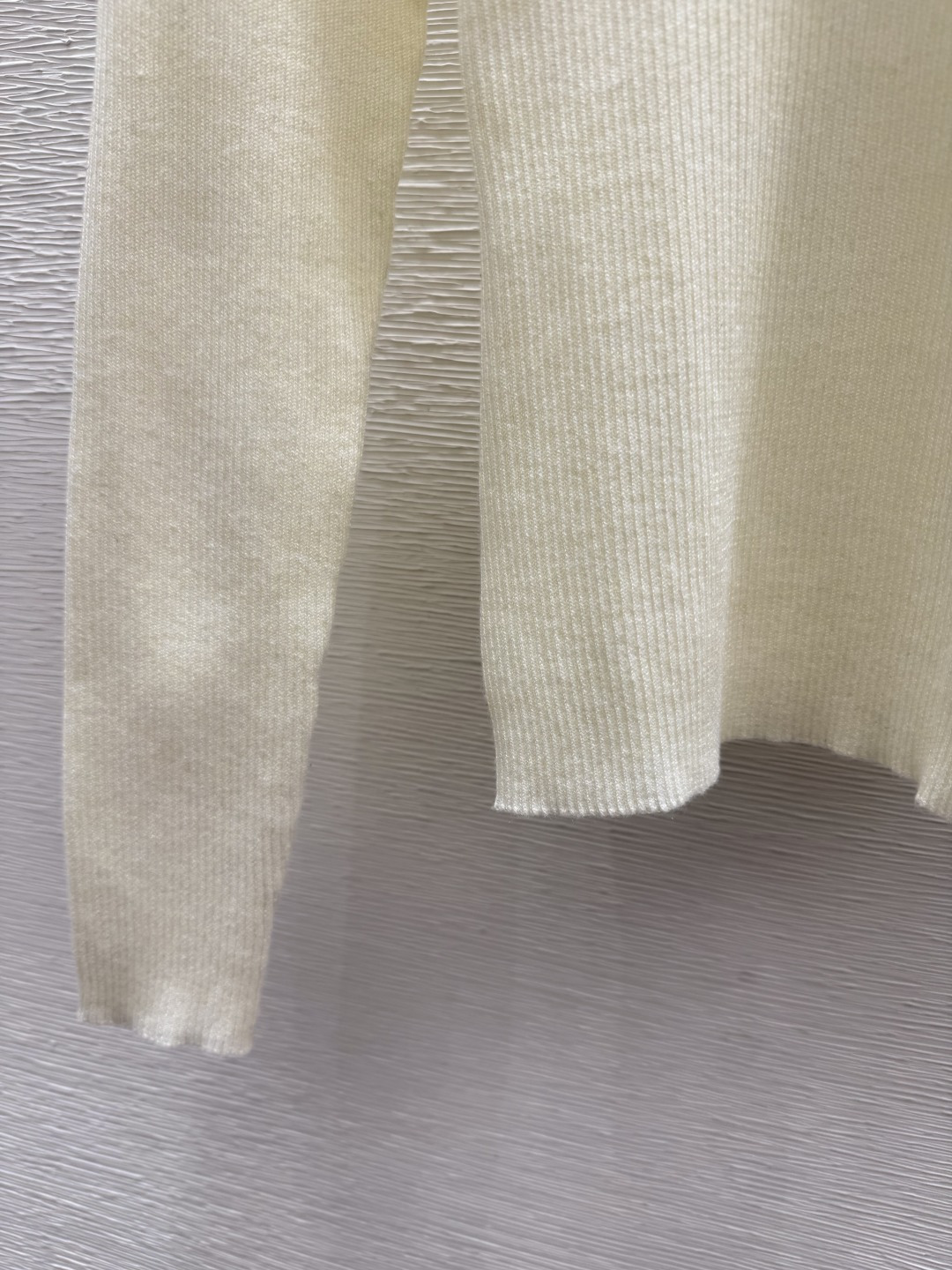 🆕CH家🆕  早秋新款  撞色简约圆领针织长袖 颜色：白色 宝蓝 尺码：36.38.40      
