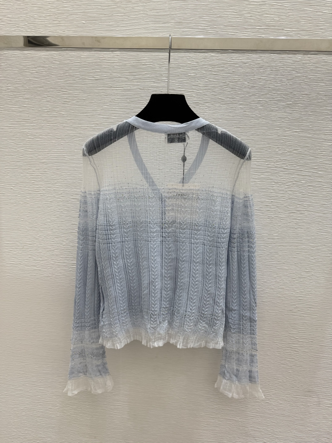 🆕CH家🆕  早秋新款  撞色渐变烫钻V领针织长袖开衫 颜色：蓝色 尺码：36.38.40      