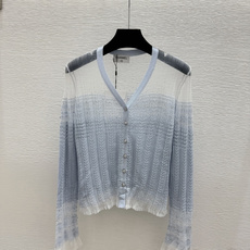 🆕CH家🆕 早秋新款 撞色渐变烫钻V领针织长袖开衫 颜色:蓝色 尺码:36.38.40 🆕CH家🆕 早秋新款 撞色渐变烫钻V领针织长袖开衫 颜色:蓝色 尺码:36.38.40
