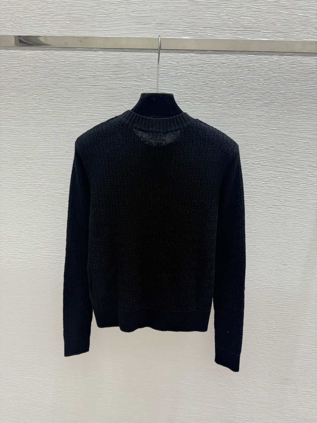 🆕CH家🆕  早秋新款 纯色简约圆领针织长袖 颜色：白色 黑色 尺码：36.38.40      